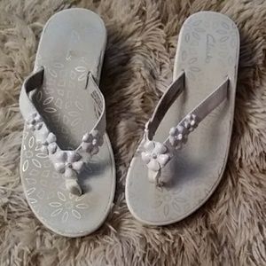 Clarks Women's Floral Flip Flop Sandals